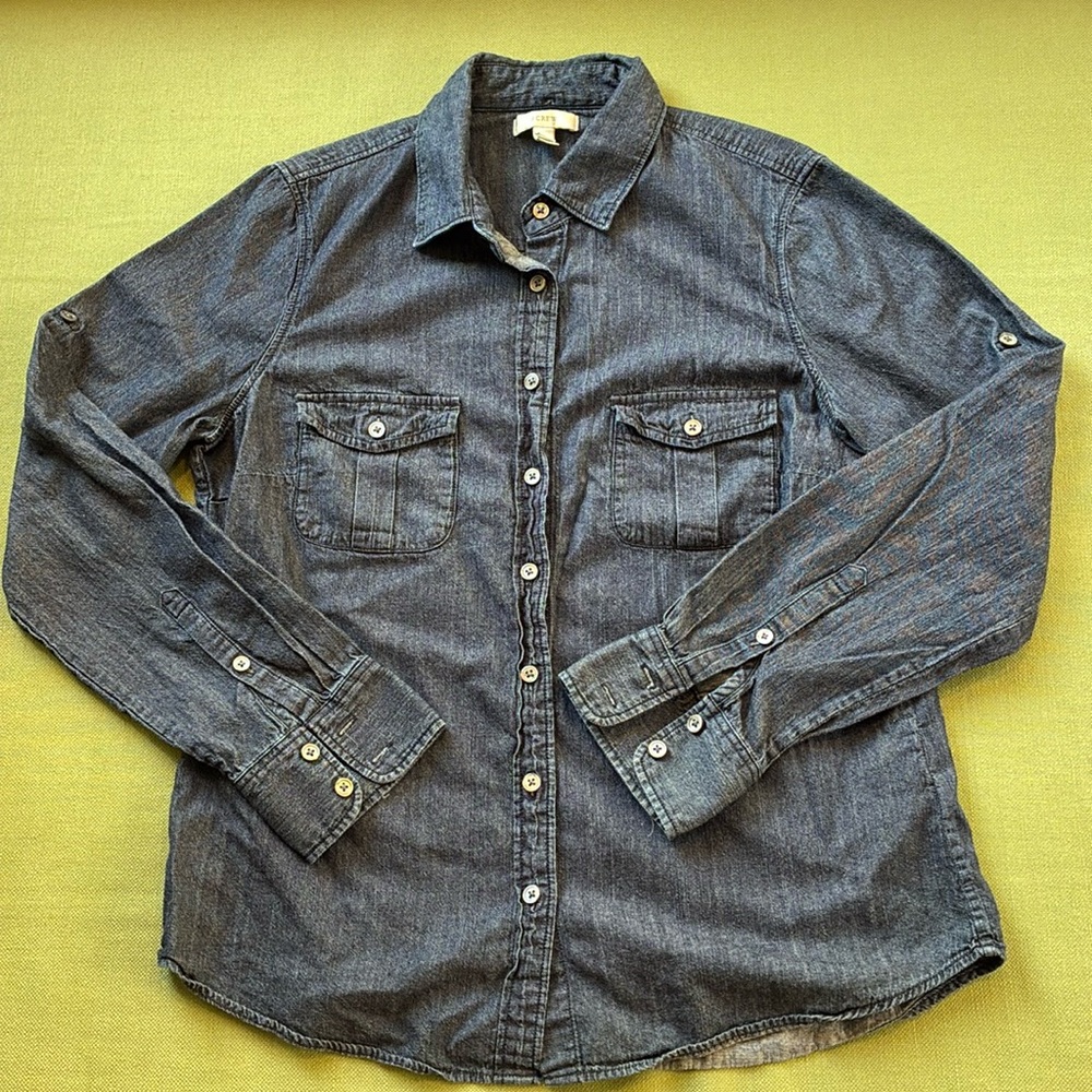 Like new Women’s J Crew denim long sleeve bottom down Size 10